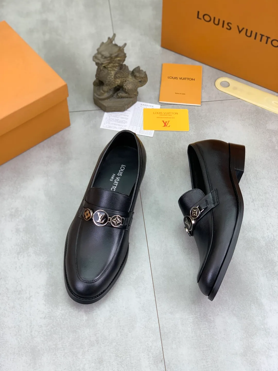 Men's Men's Shoes 💰P420 [New Style] 💰Yangli💎💎💎[Louis Vuitton] LV high-end men's formal business leather shoes, original order 1:1! Original imported calfskin, original metal buckle, imported sheepskin lining for feet, original outsole, men's shoe size: 39-45 (38.46 customized) black optional